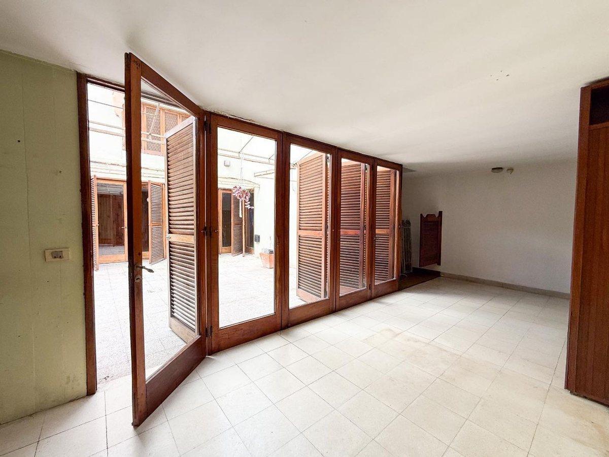 Foto de CASA 4 DOMITORIOS VENTA LA PLATA PARQUE Y PILETA, imagen 1