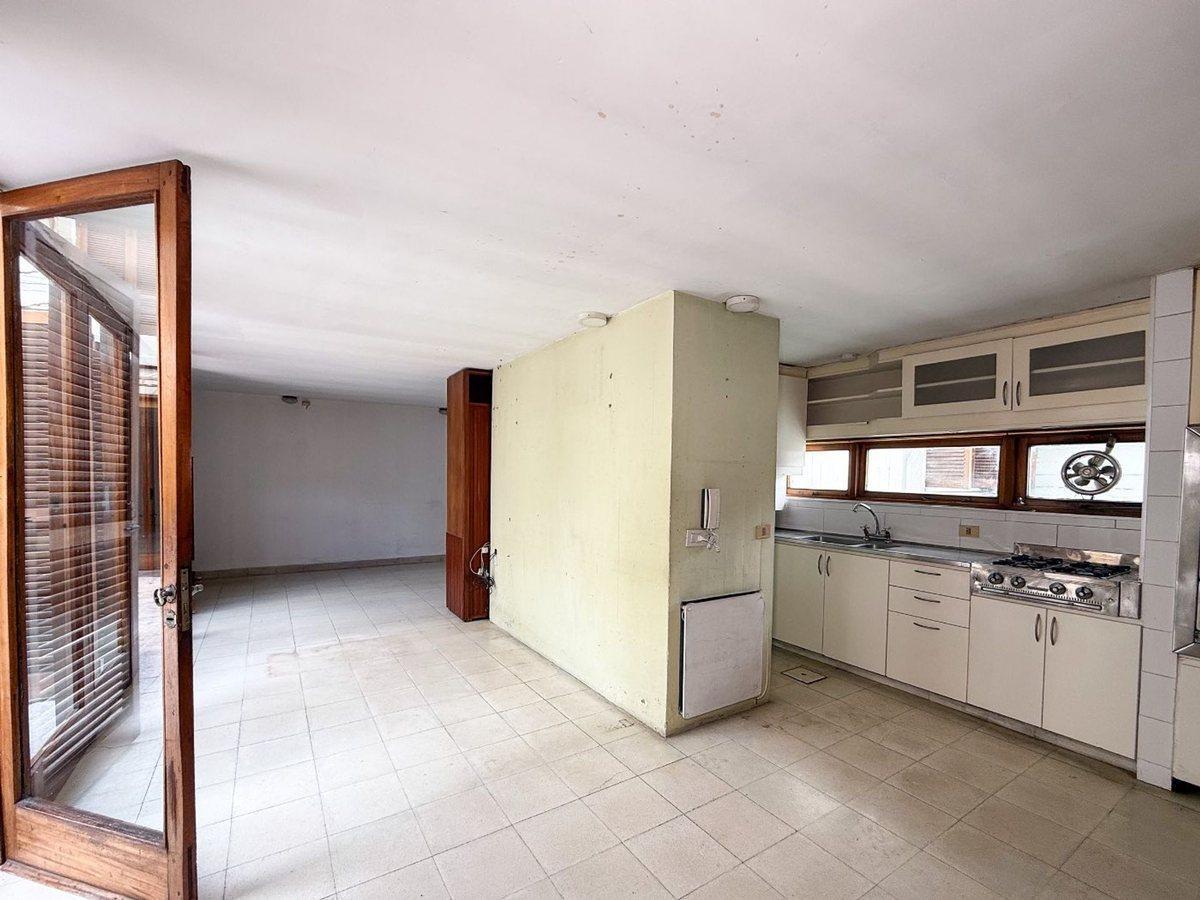 Foto de CASA 4 DOMITORIOS VENTA LA PLATA PARQUE Y PILETA, imagen 4