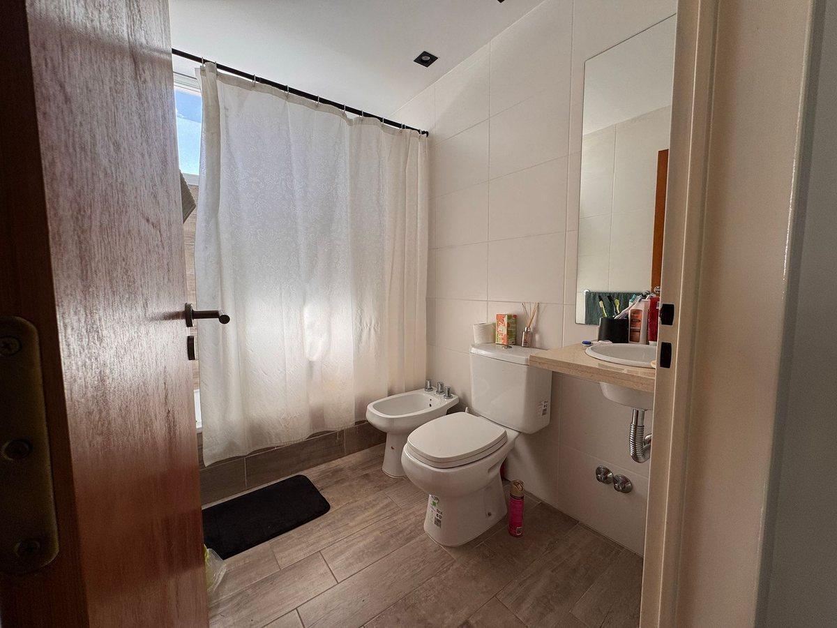 Foto de DUPLEX EN VENTA LA PLATA 2 DORMITORIOS Y PARQUE, imagen 2