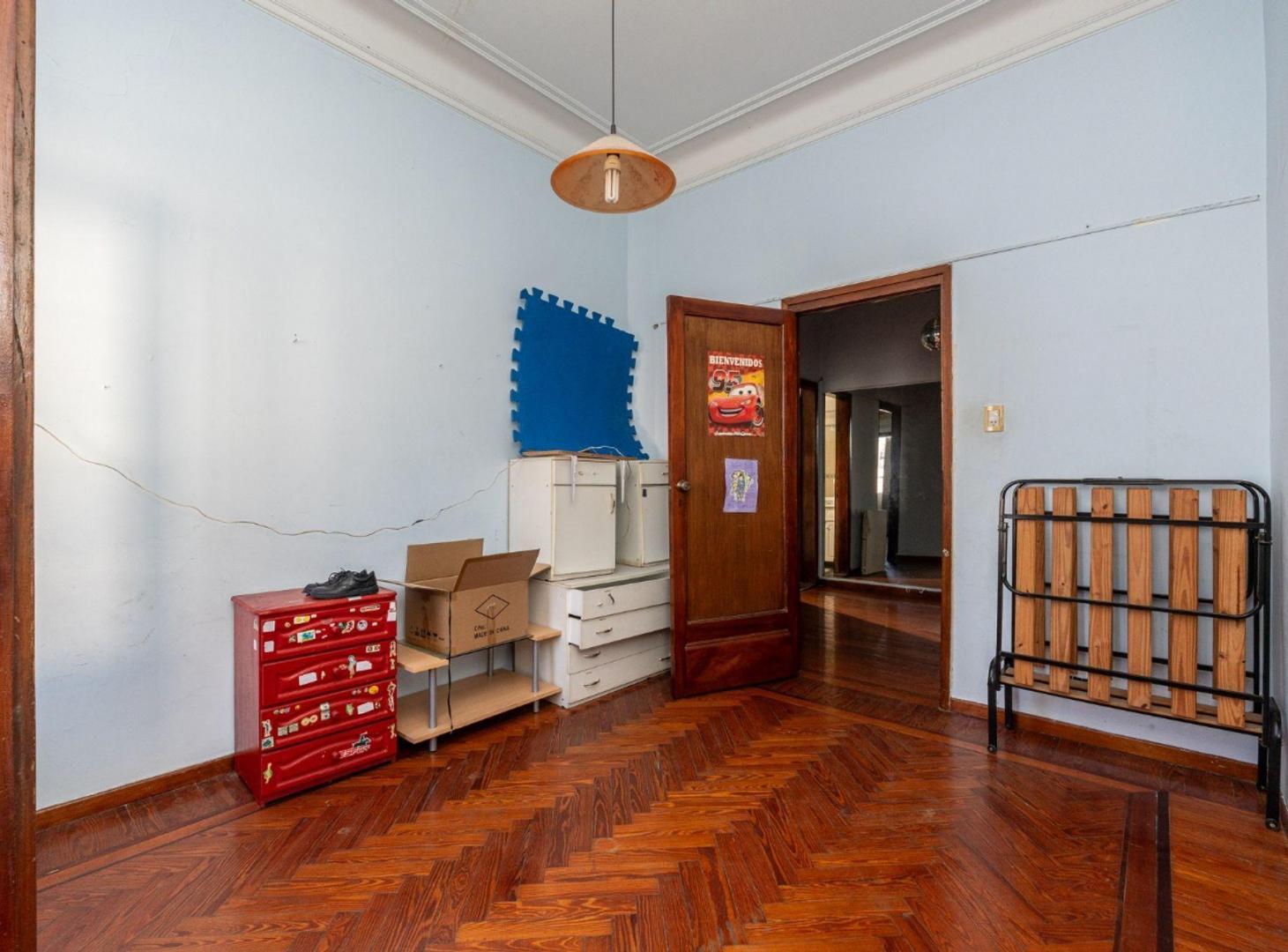Foto de DEPARTAMENTO 5 AMBIENTES EN VENTA - BALVANERA, imagen 1