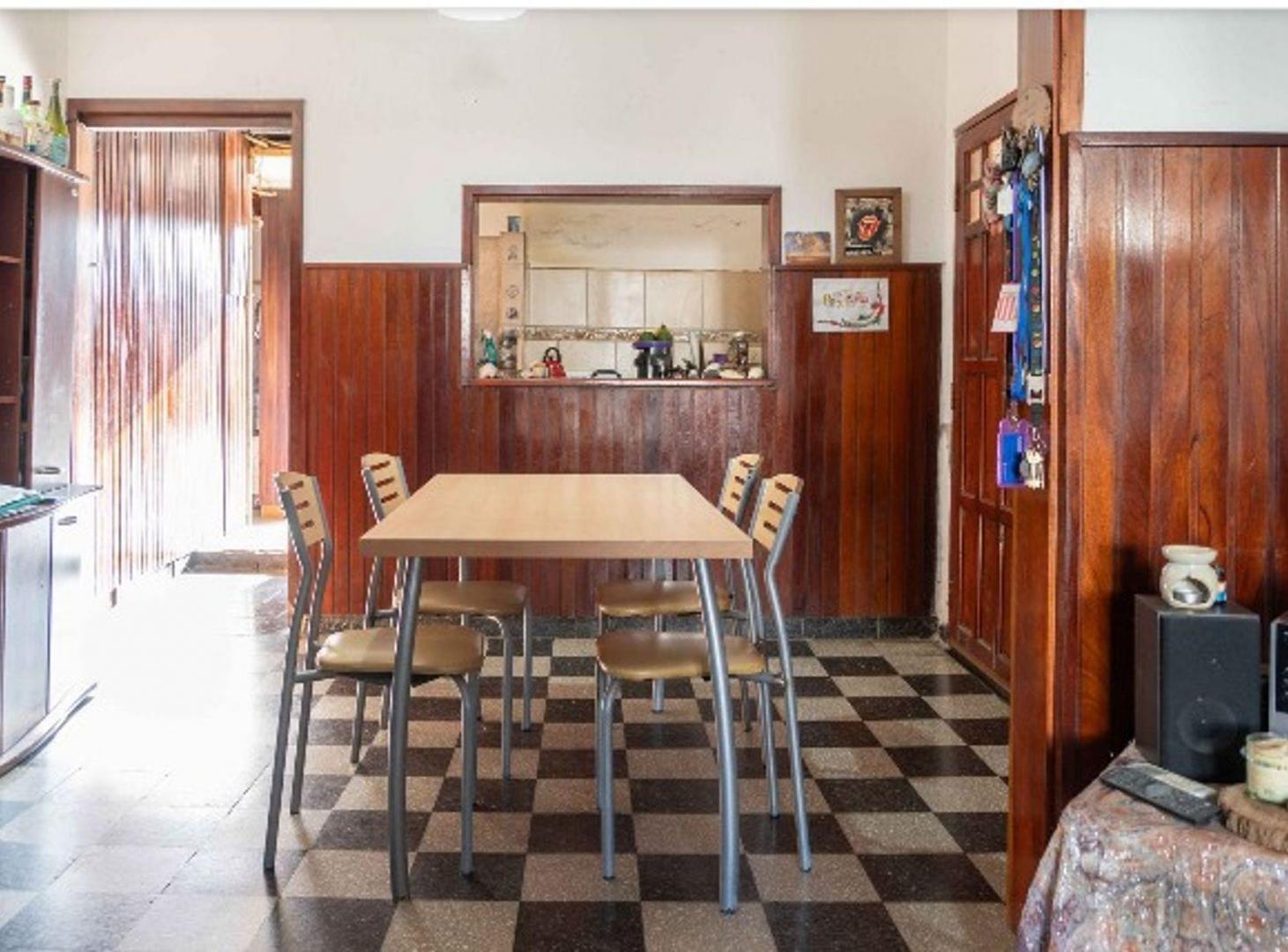 Foto de Casa + Departamento en VENTA en Berisso con pileta, imagen 3