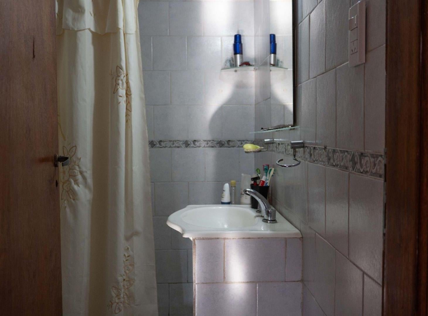 Foto de Casa + Departamento en VENTA en Berisso con pileta, imagen 2