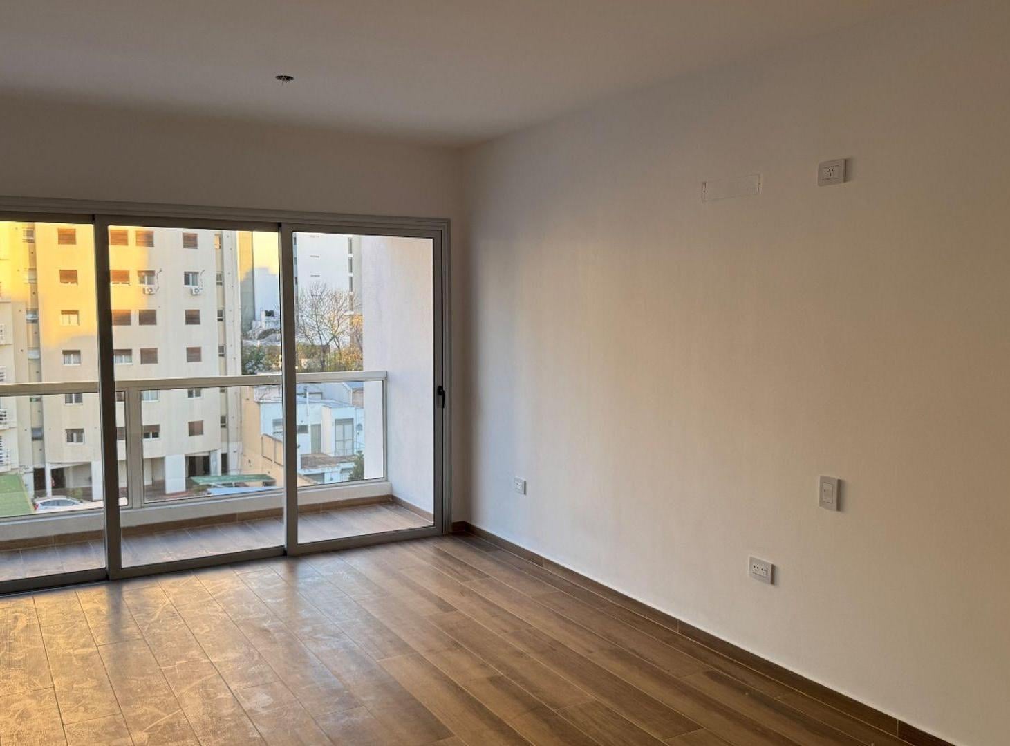 Foto de VENTA MONOAMBIENTE en casco de LA PLATA - En pozo, imagen 1