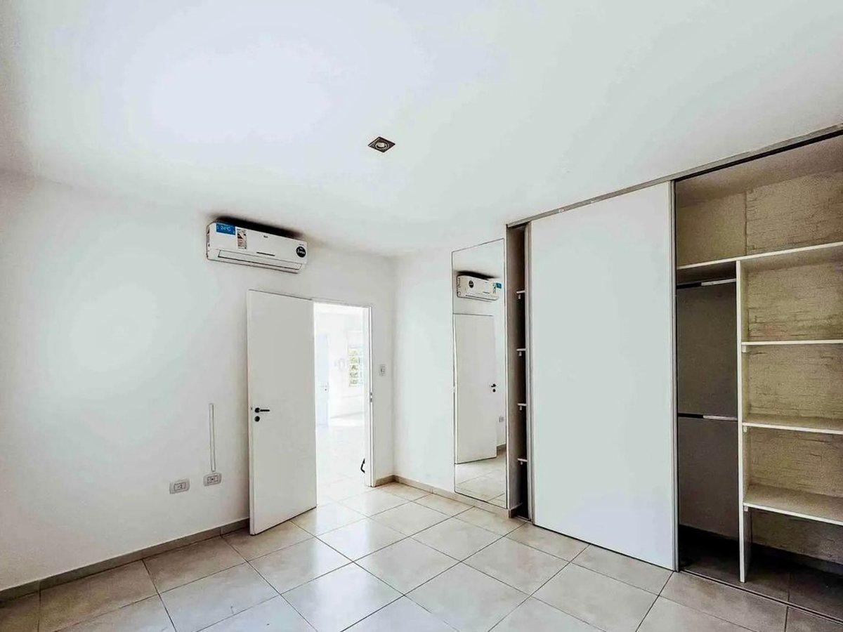 Foto de Depto tipo casa en VENTA City Bell 2 dorm. cochera, imagen 2