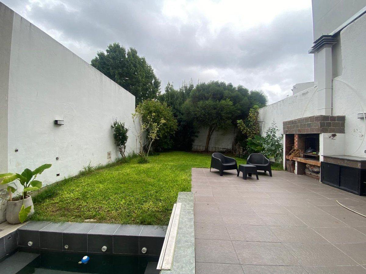 Foto de CASA EN VENTA EN LA PLATA, imagen 1