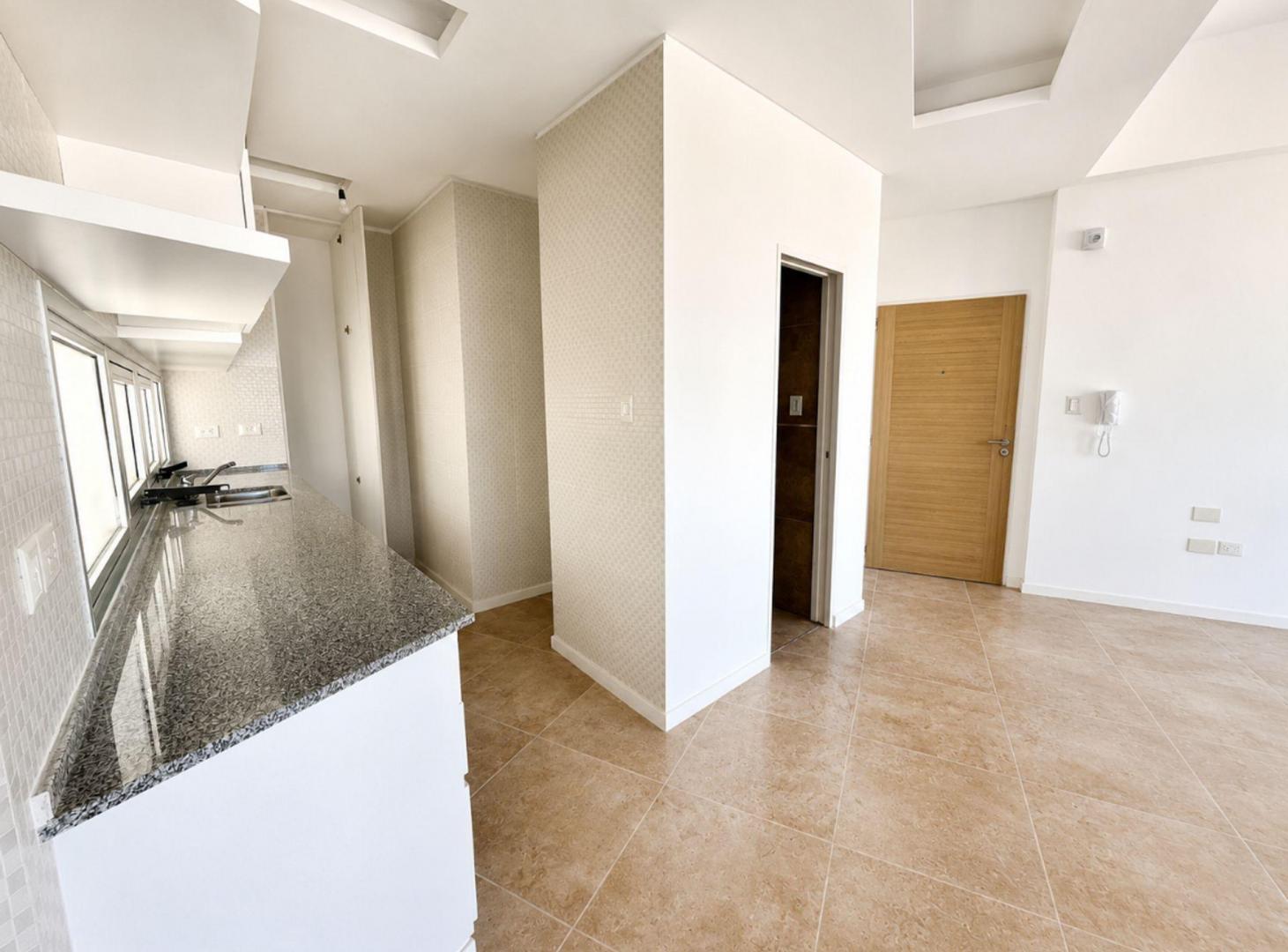 Foto de DEPARTAMENTO EN VENTA 1 DORMITORIO CON COCHERA, imagen 2