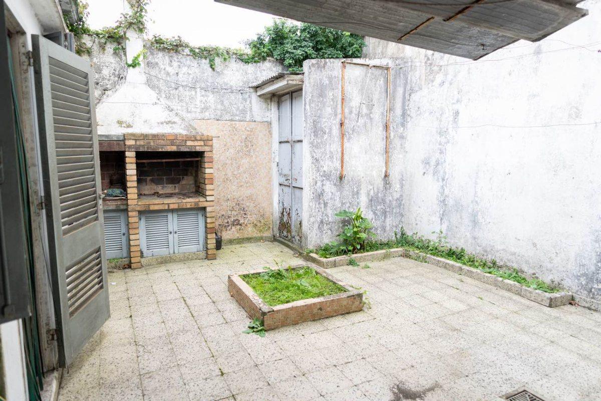 Foto de CASA EN VENTA PATIO Y PARRILLA EN LA PLATA 4 AMB, imagen 3