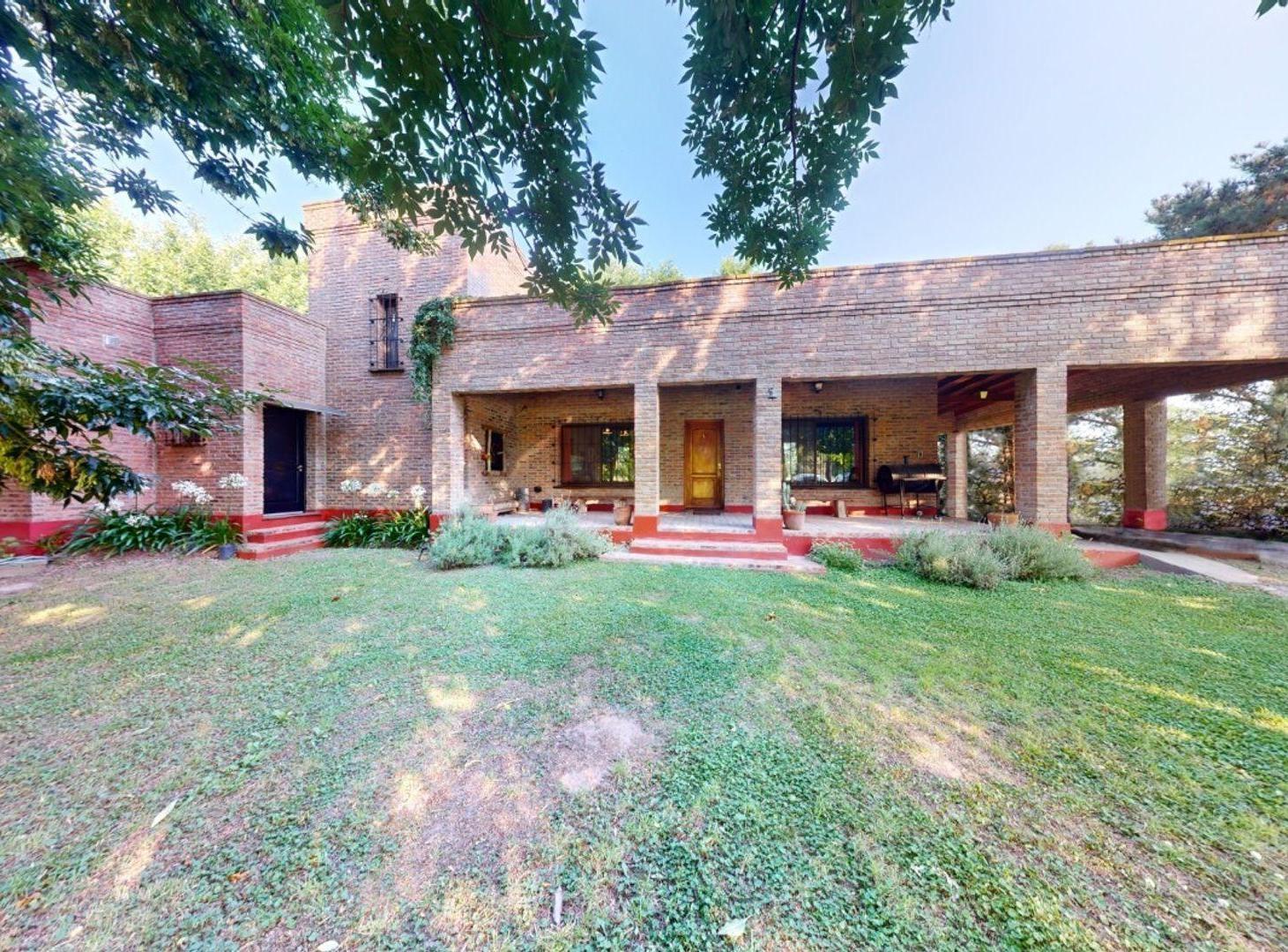 Foto de Casa en VENTA 4 dorm. en Arana 5 Hectareas 220 m2., imagen 2
