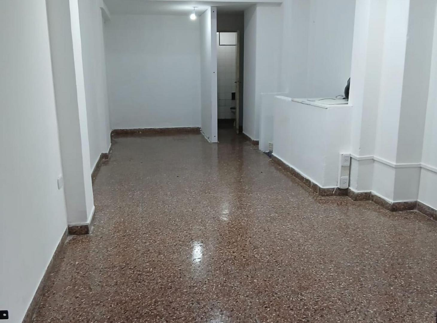 Foto de Local en alquiler en la plata con deposito, imagen 1