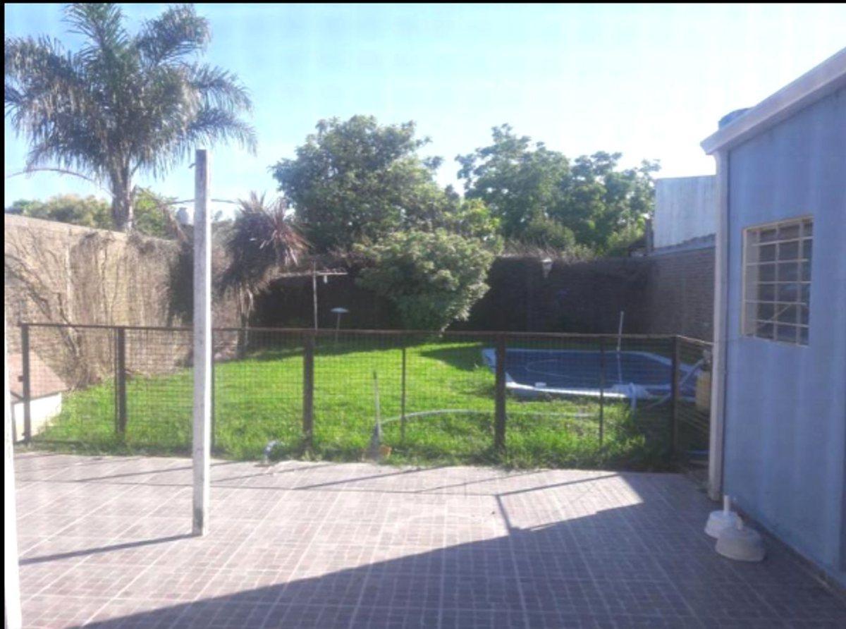 Foto de Casa en Venta La Plata Los Hornos con pileta, imagen 2