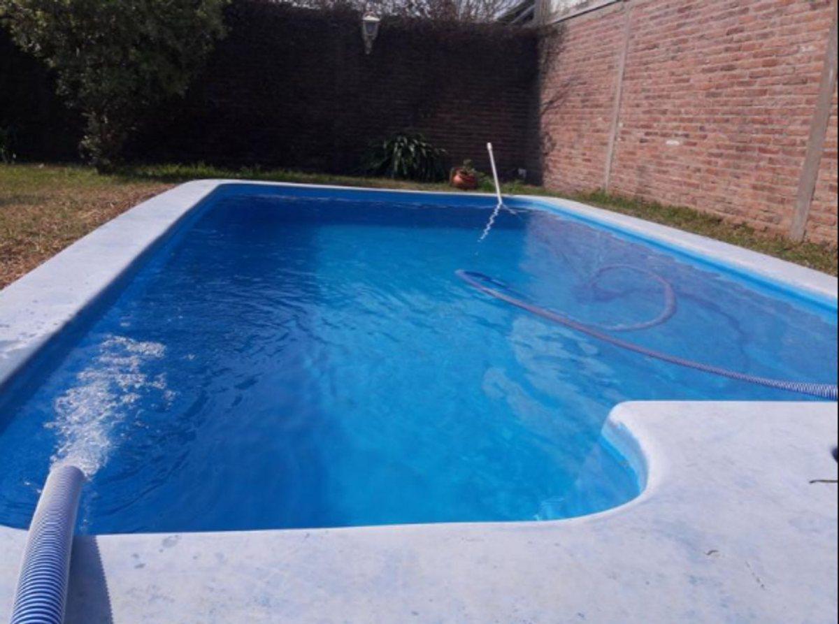 Foto de Casa en Venta La Plata Los Hornos con pileta, imagen 1