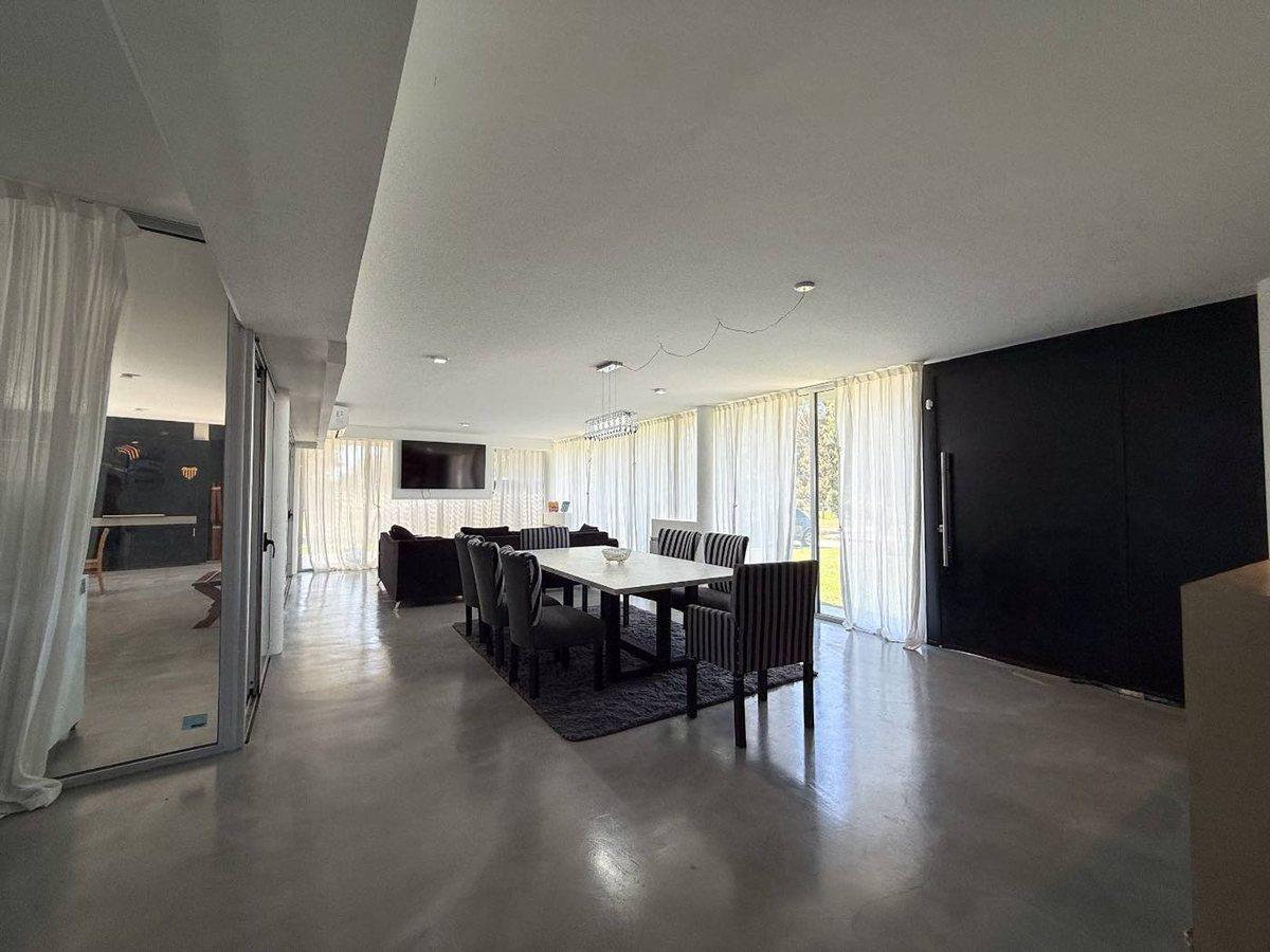 Foto de CASA EN VENTA, LA VICTORIA AREA 60, 4 DORMITORIOS, imagen 1