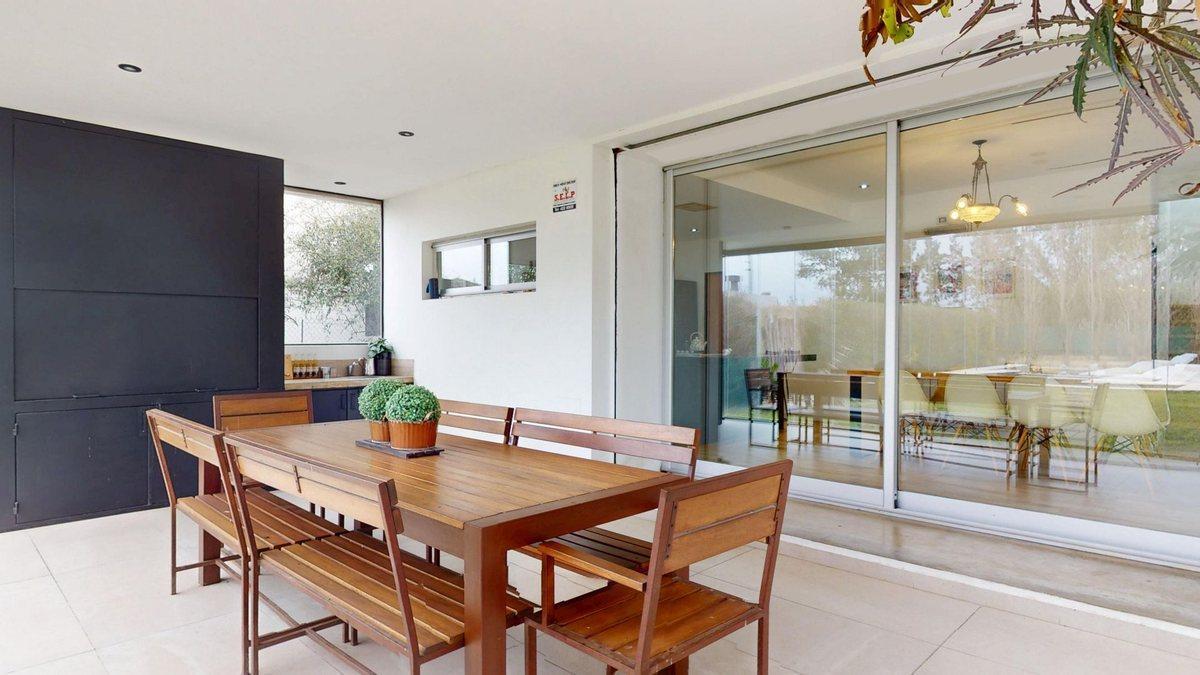 Foto de Casa en VENTA Gonnet, Don Carlos. 3 dorm. y pileta, imagen 2