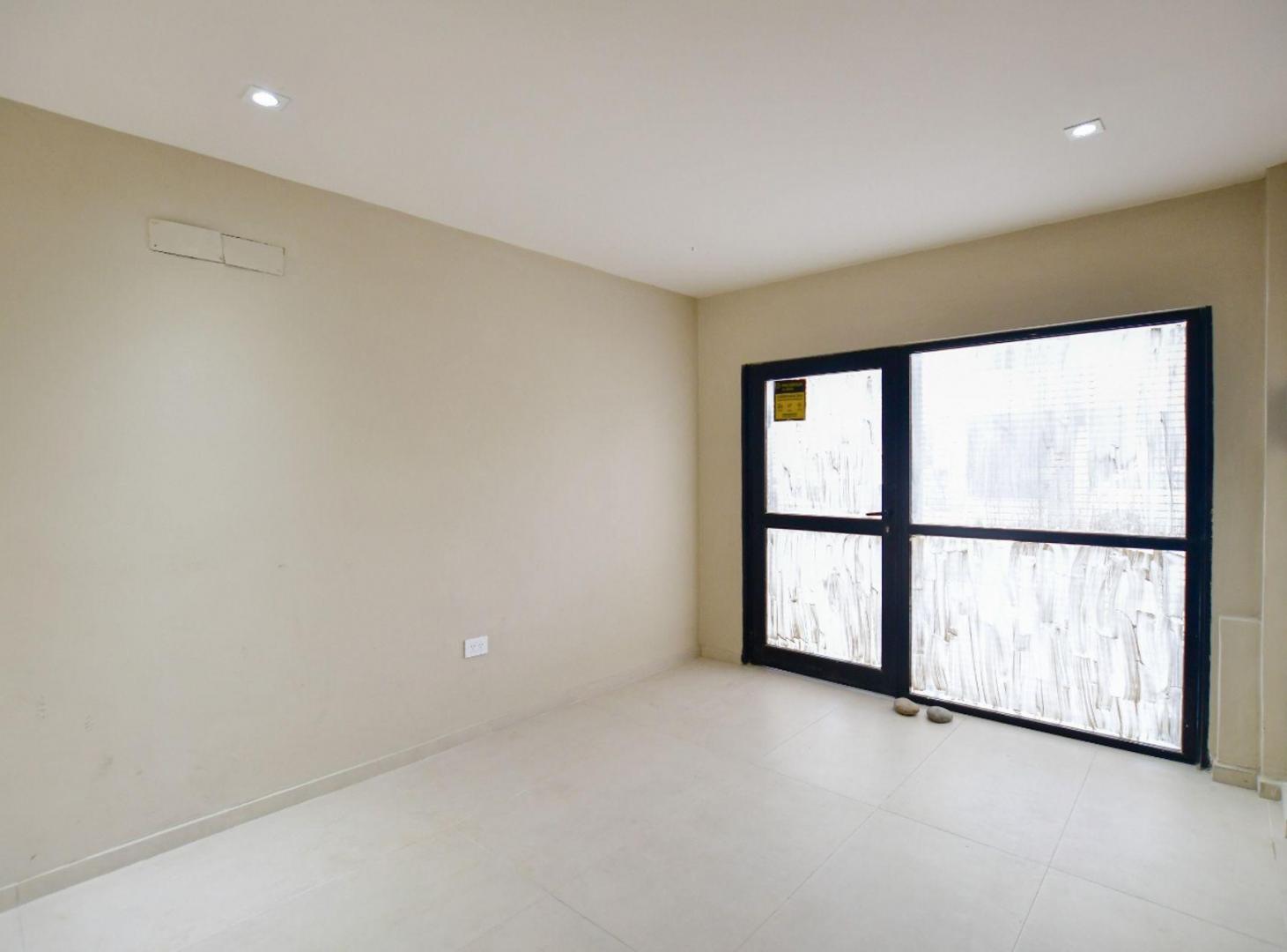 Foto de LOCAL COMERCIAL EN ALQUILER LA PLATA, imagen 4