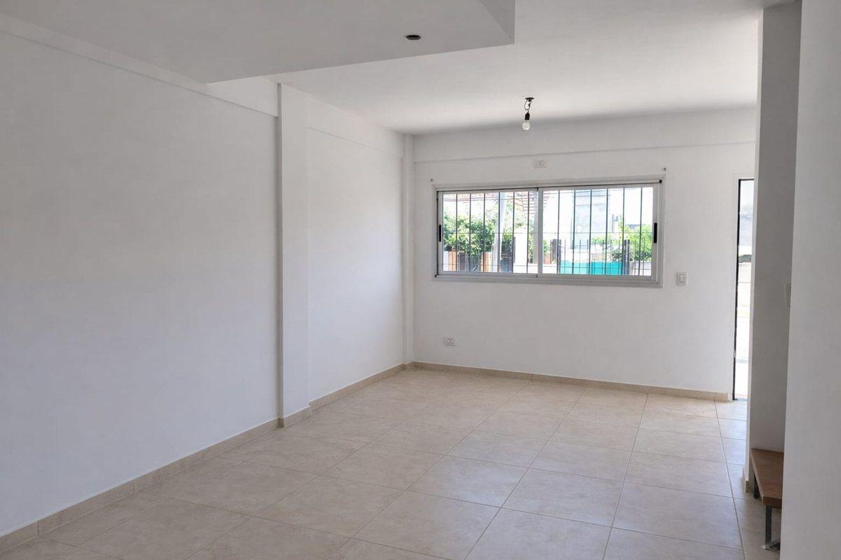 Foto de DUPLEX - PH EN VENTA EN BERAZATEGUI, imagen 3
