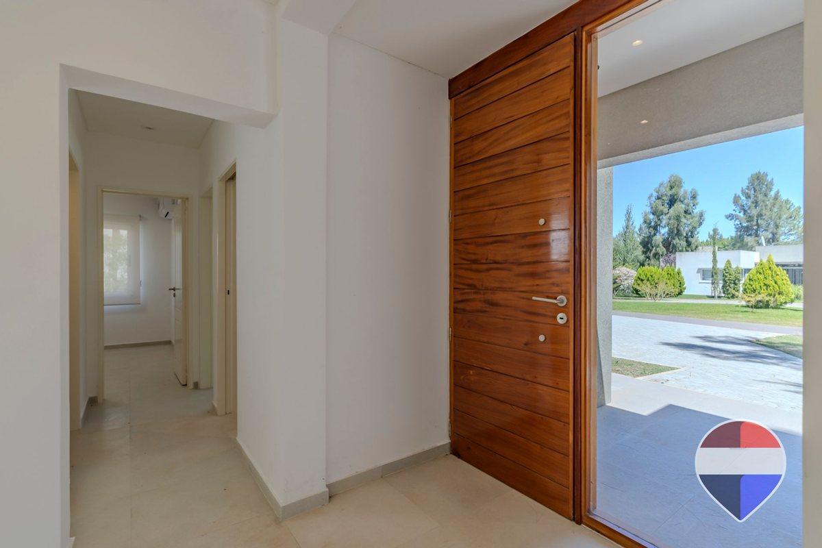 Foto de CASA EN VENTA EN MIRALAGOS, imagen 3