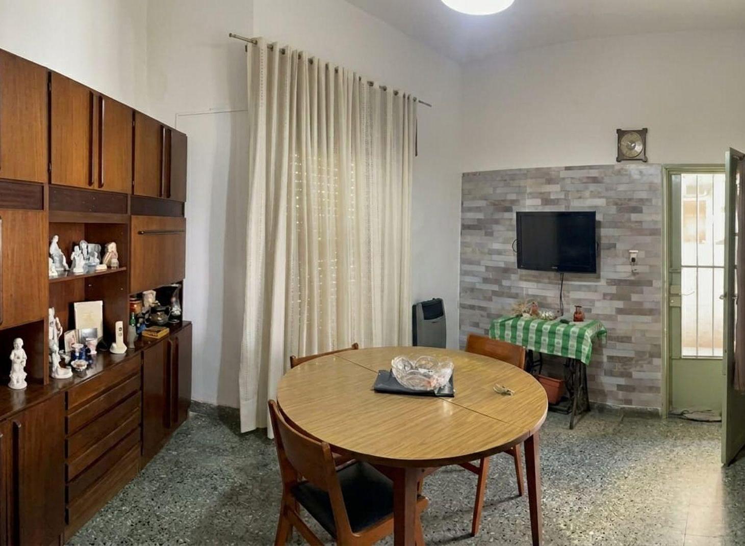 Foto de Casa en Venta sobre Avenida en Berazategui, imagen 1