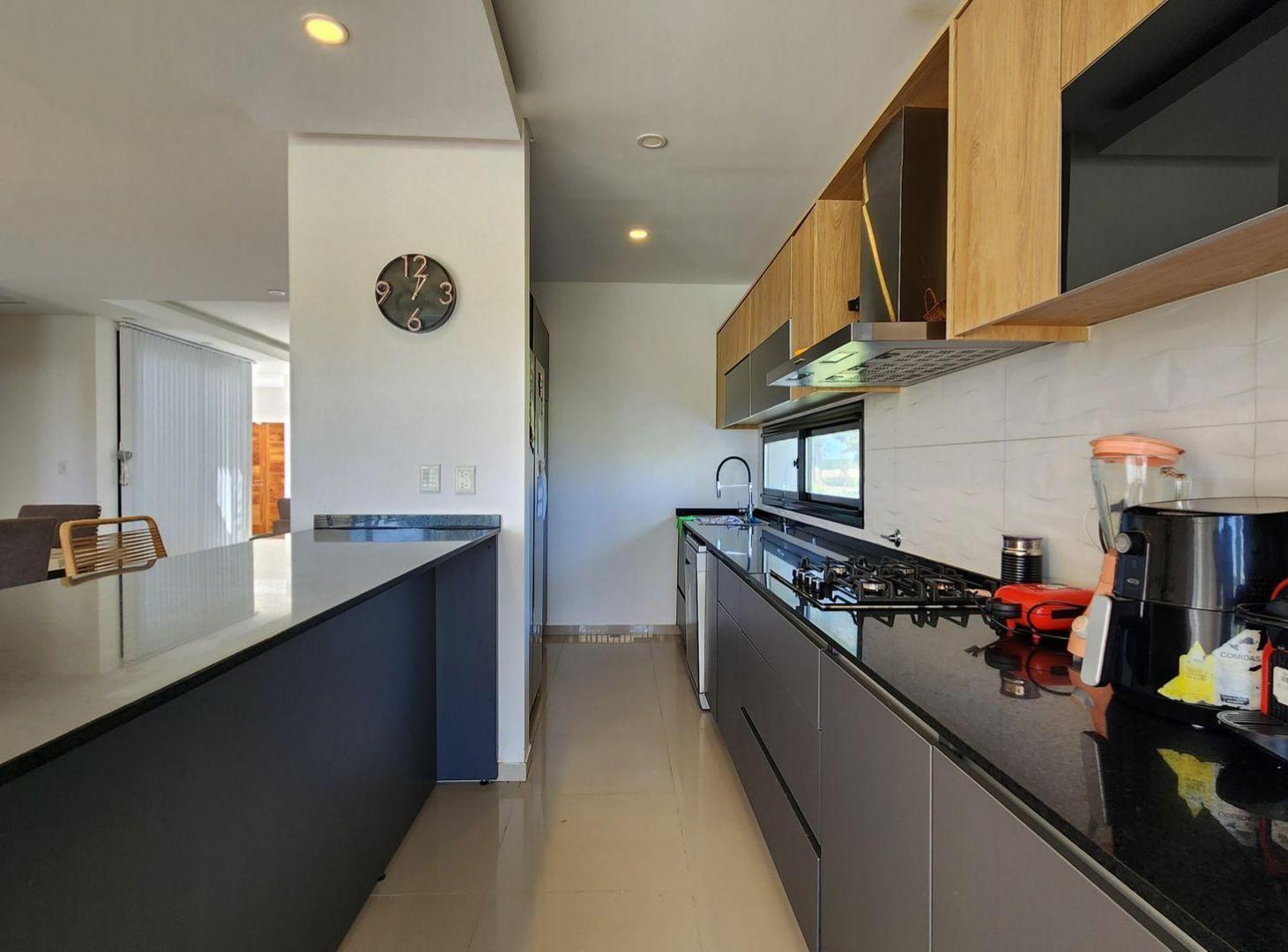 Foto de CASA EN VENTA AREA 60 LA VICTORIA, imagen 3