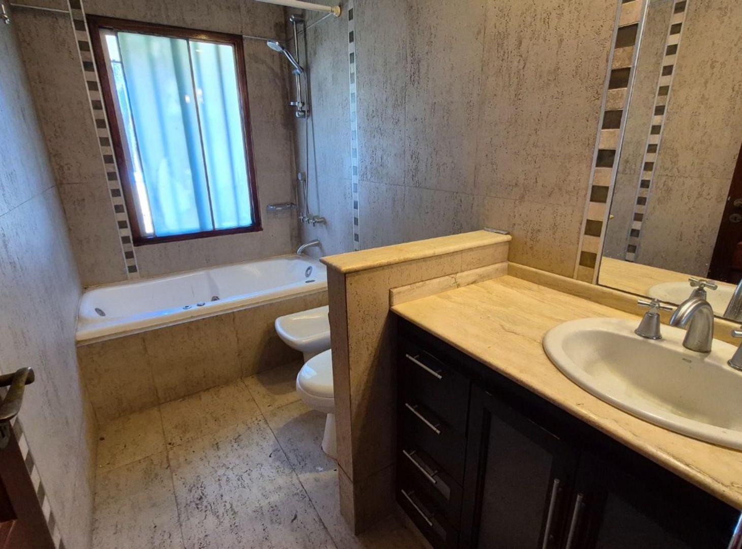 Foto de CASA EN VENTA GONNET LA PLATA, imagen 5