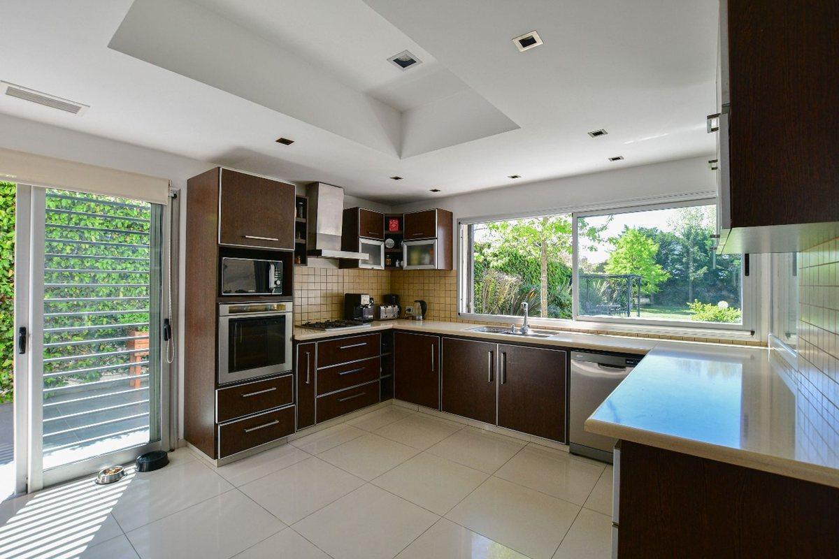 Foto de CASA EN VENTA GONNET, imagen 3