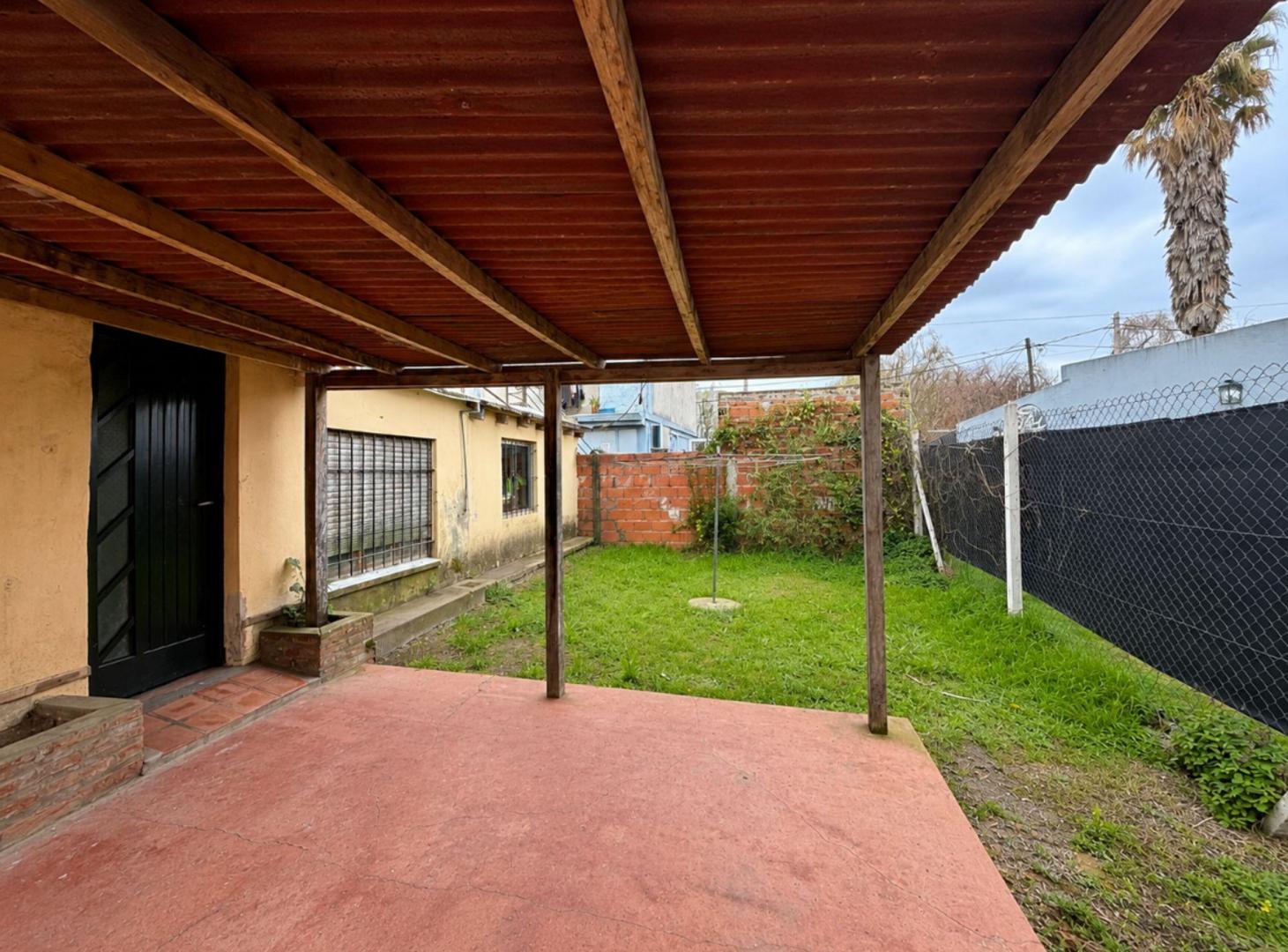 Foto de Venta casa 2 dormitorios con jardin La PLata, imagen 4