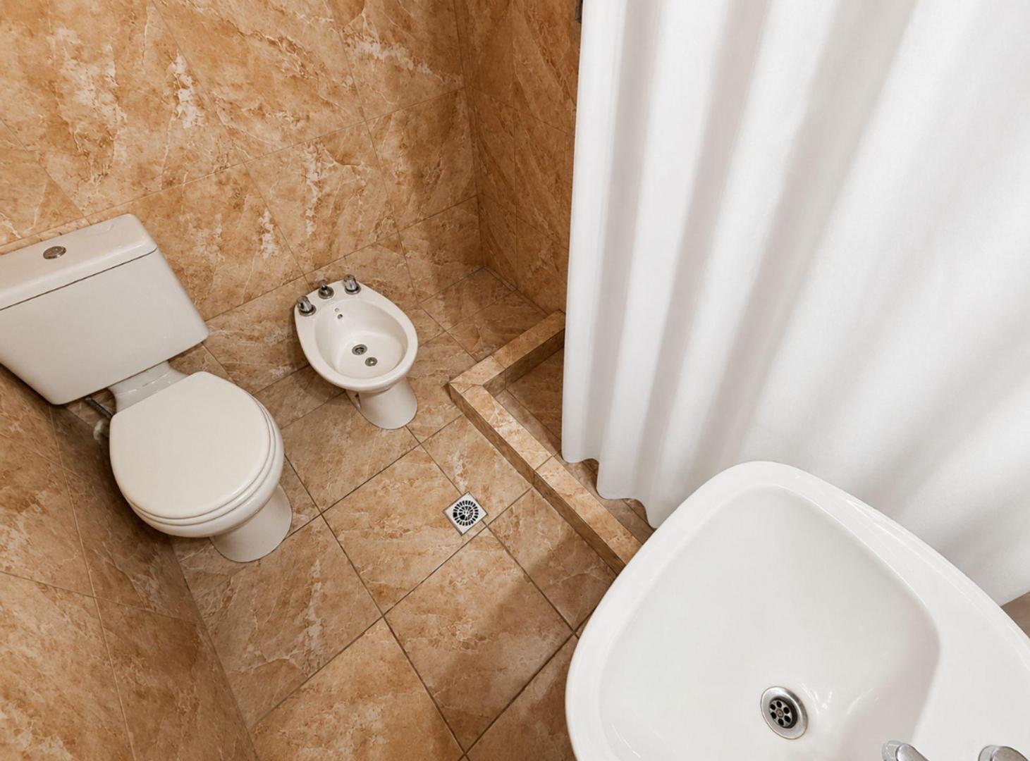Foto de Venta casa 2 dormitorios con jardin La PLata, imagen 1