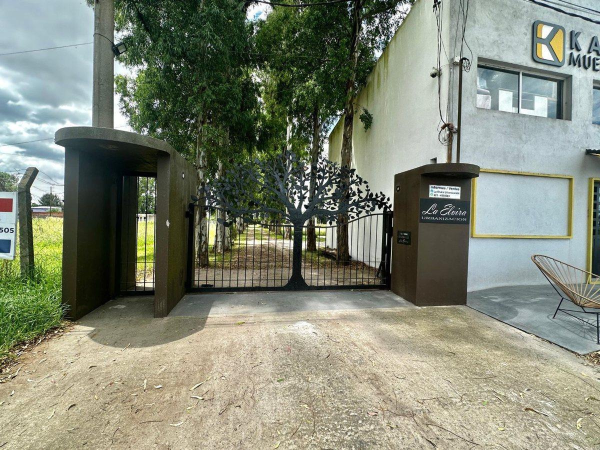 Foto de LOTE EN VENTA La Plata barrio La Elvira, imagen 1