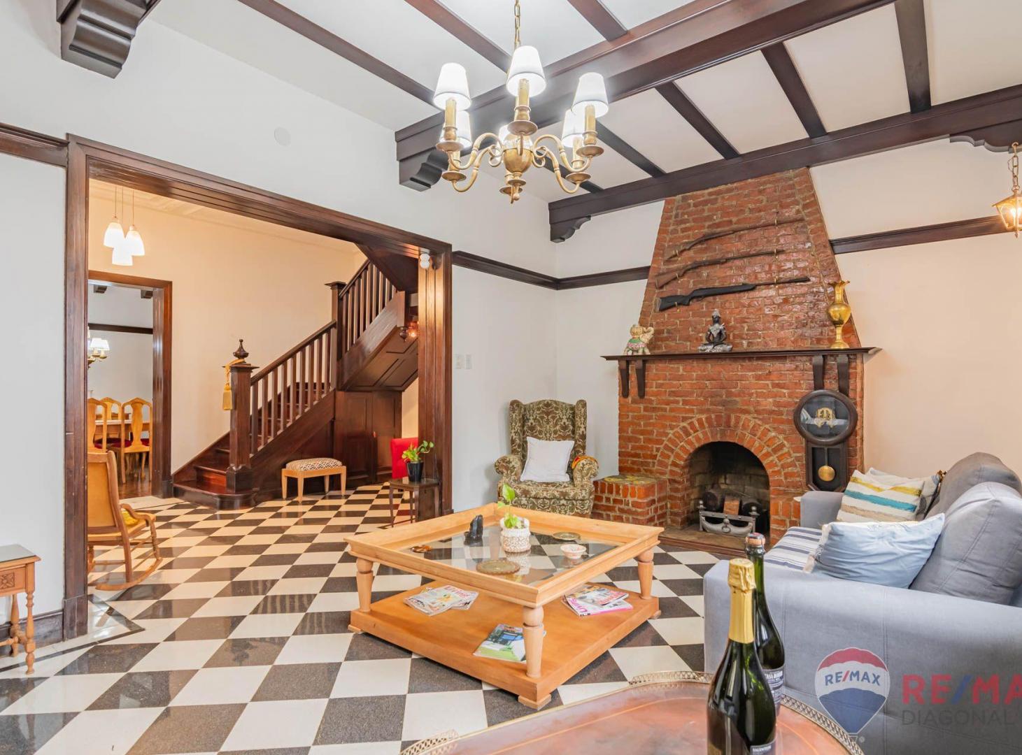Foto de CASA DE ESTILO RECICLADA A NUEVO EN VENTA LA PLATA, imagen 2