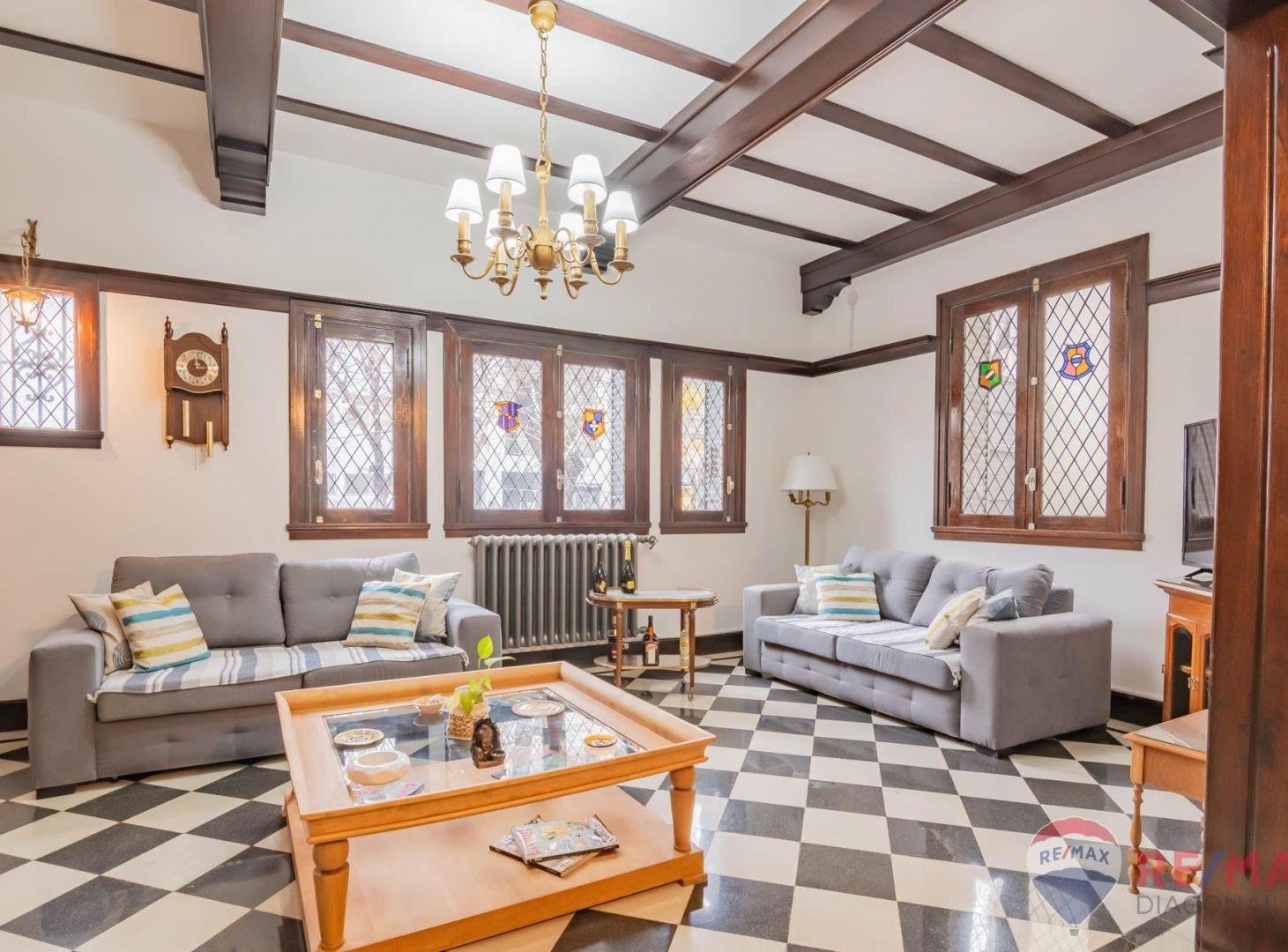 Foto de CASA DE ESTILO RECICLADA A NUEVO EN VENTA LA PLATA, imagen 1