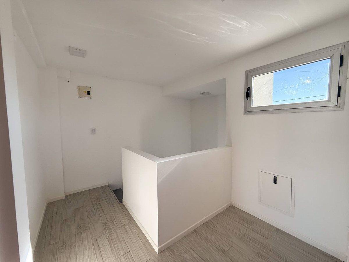 Foto de VENTA DUPLEX DOS DORMITORIOS CON PARQUE, CITY BELL, imagen 3