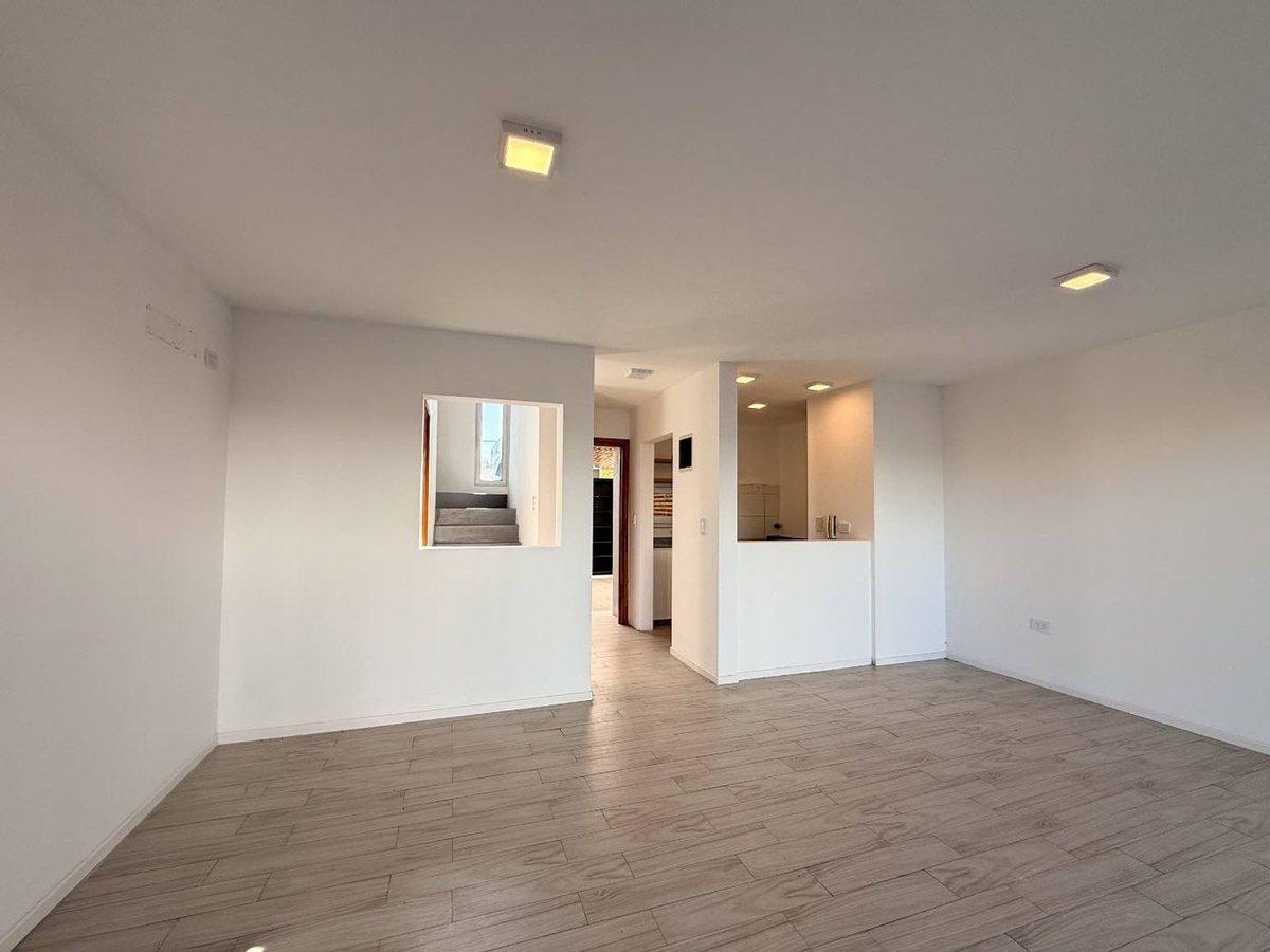 Foto de VENTA DUPLEX DOS DORMITORIOS CON PARQUE, CITY BELL, imagen 5