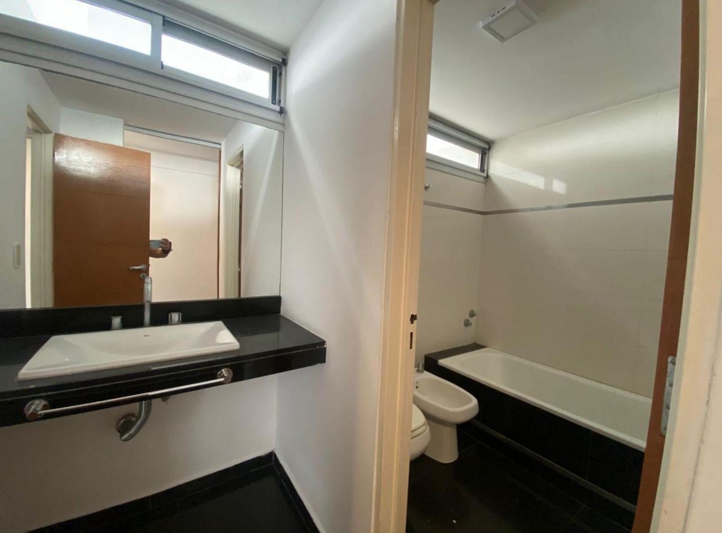 Foto de VENTA SEMIPISO 2 DORMITORIOS CON BALCÓN LA PLATA, imagen 3