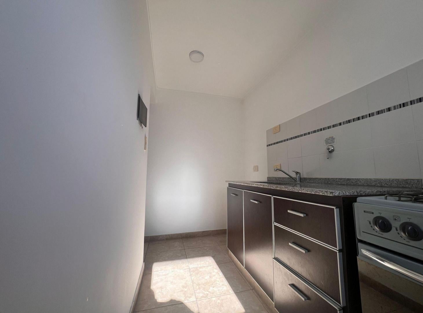 Foto de DEPARTAMENTO MONOAMBIENTE EN ALQUILER EN LA PLATA, imagen 4