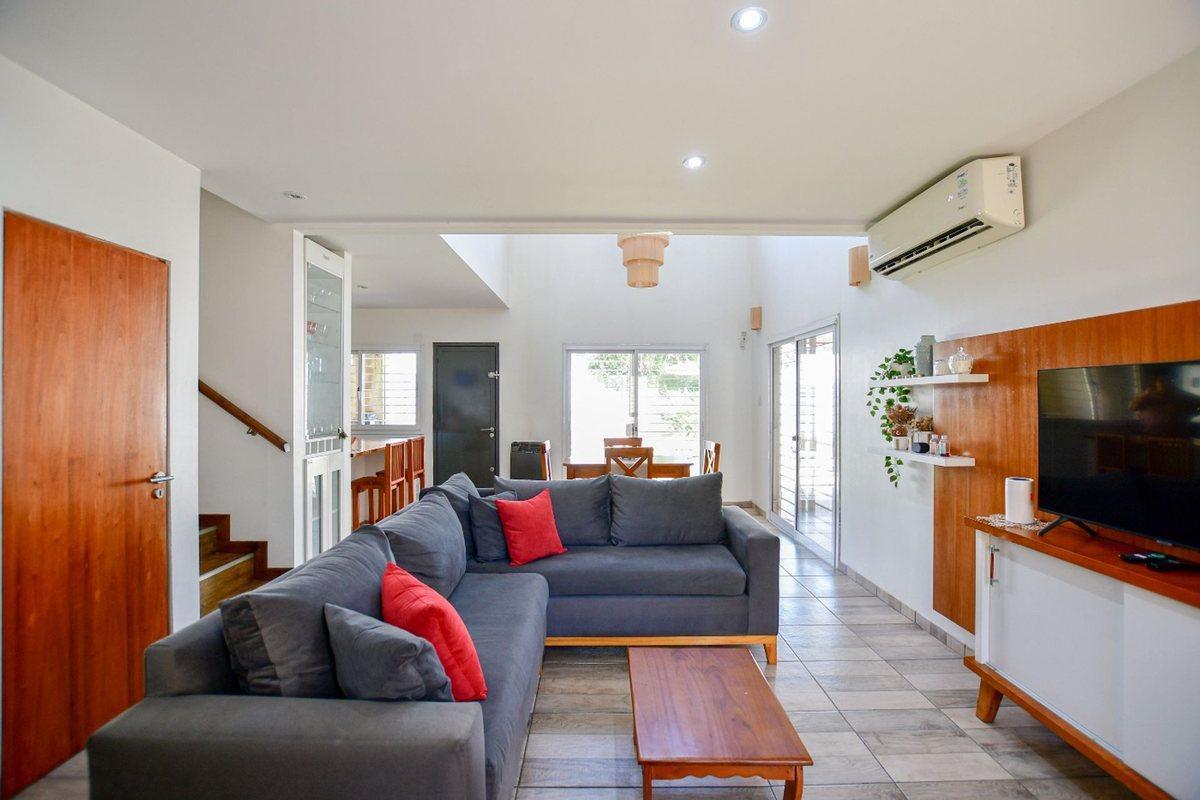 Foto de CASA EN VENTA GONNET, imagen 1