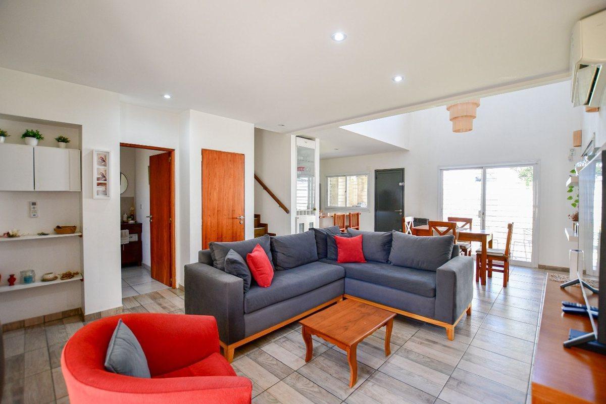 Foto de CASA EN VENTA GONNET, imagen 3