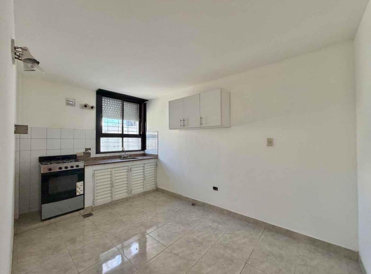 Foto de PH en Venta en La Plata, imagen 1