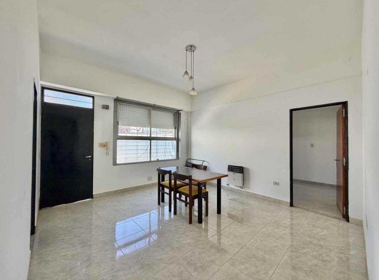 Foto de PH en Venta en La Plata, imagen 4