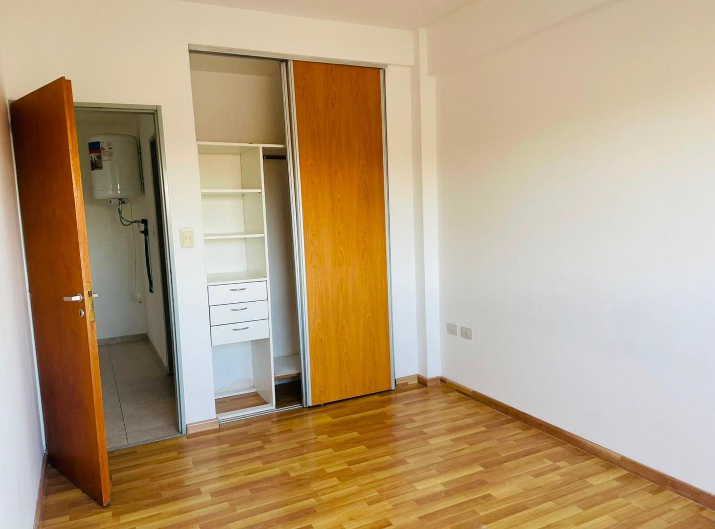 Foto de Departamento en alquiler en La Plata, imagen 2