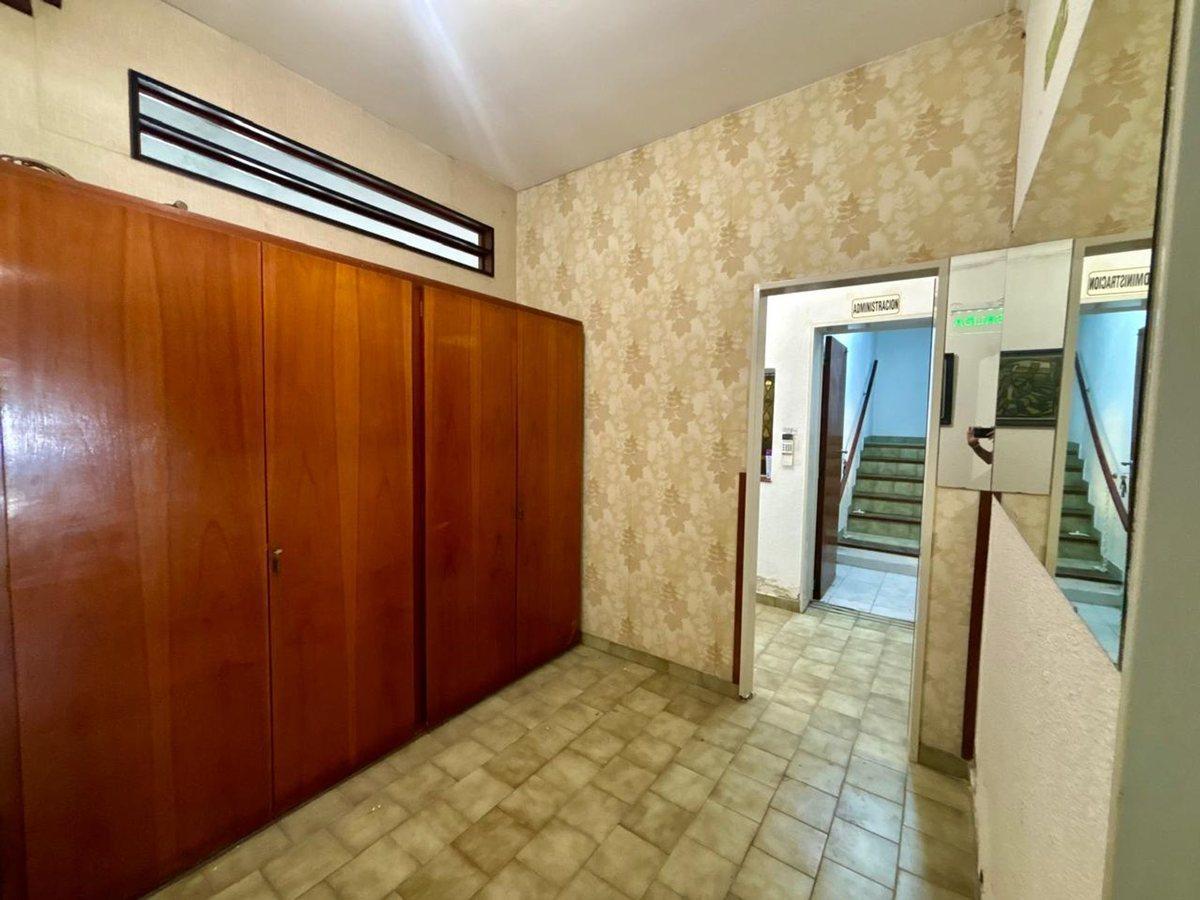 Foto de CASA EN VENTA CON JARDIN Y COCHERA LA PLATA, imagen 3
