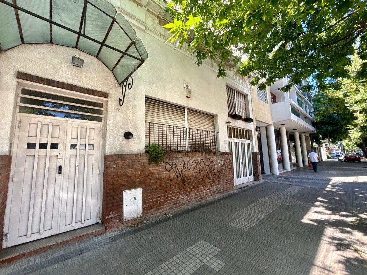 Foto de CASA EN VENTA CON JARDIN Y COCHERA LA PLATA, imagen 2
