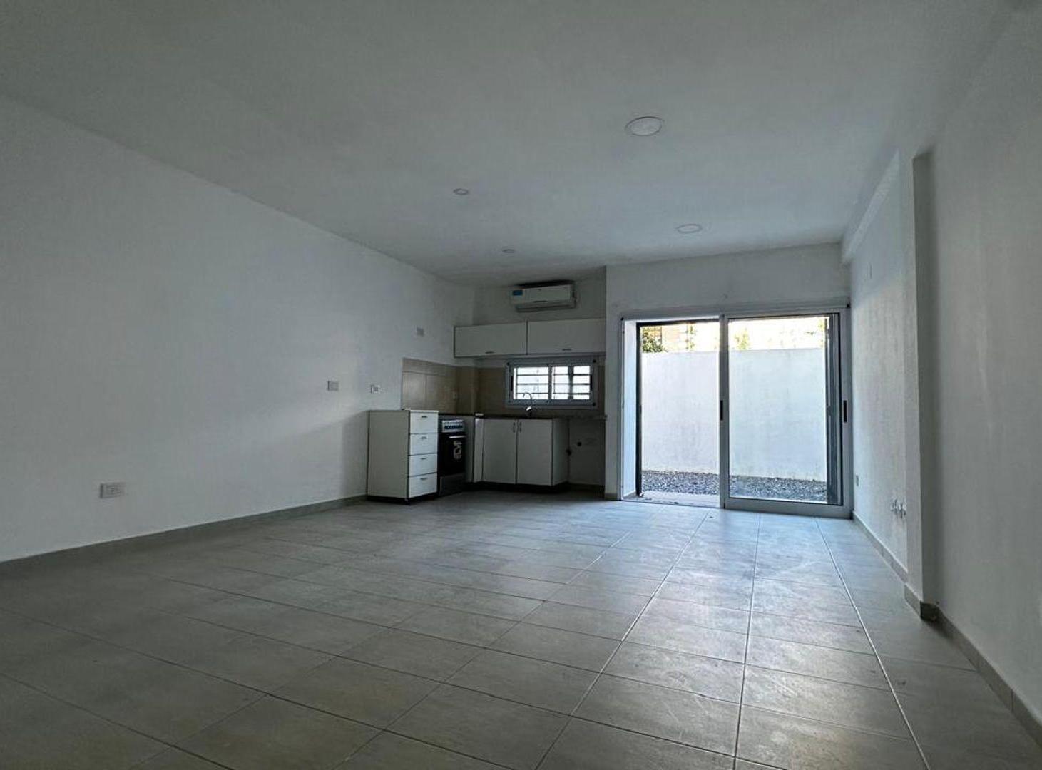 Foto de ALQUILER MONOAMBIENTE CON PATIO Y COCHERA, imagen 1