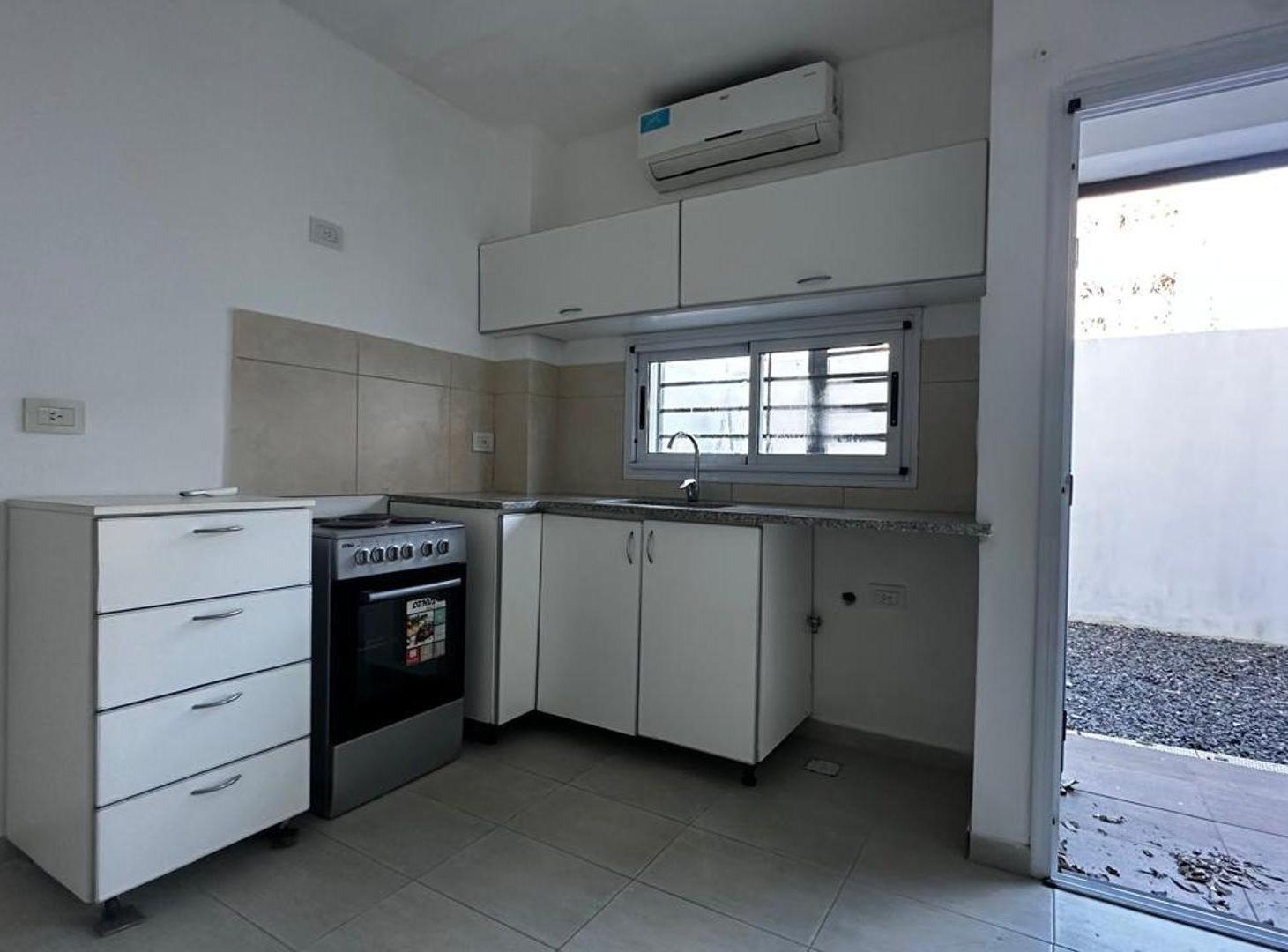 Foto de ALQUILER MONOAMBIENTE CON PATIO Y COCHERA, imagen 2