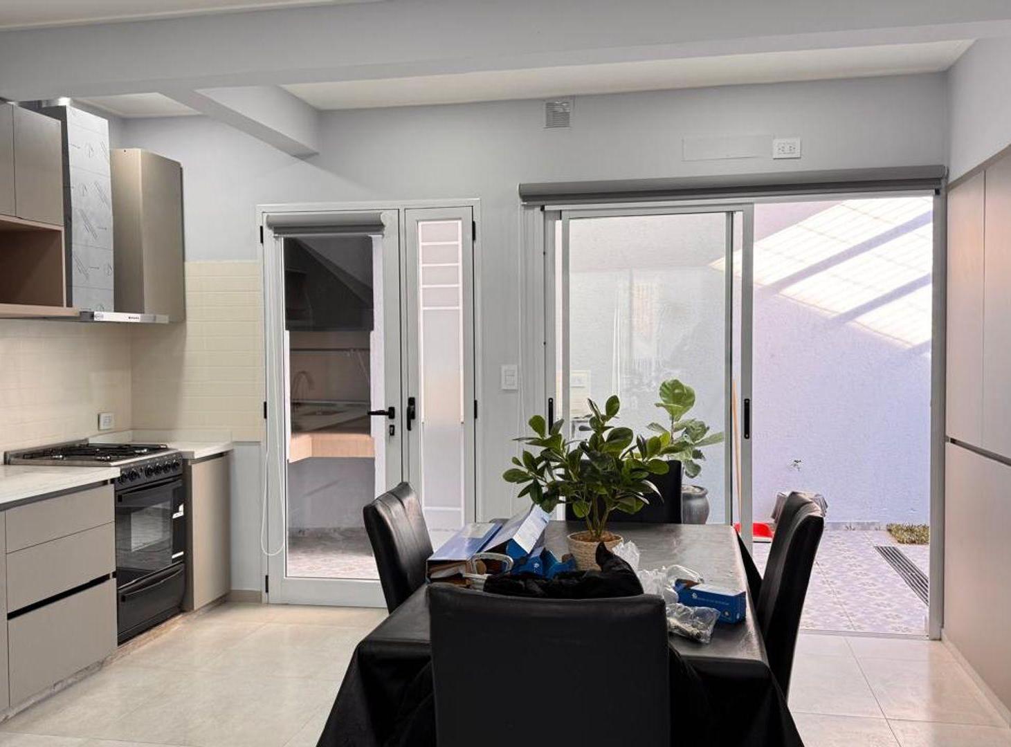 Foto de VENTA CASA EN LA PLATA, imagen 1
