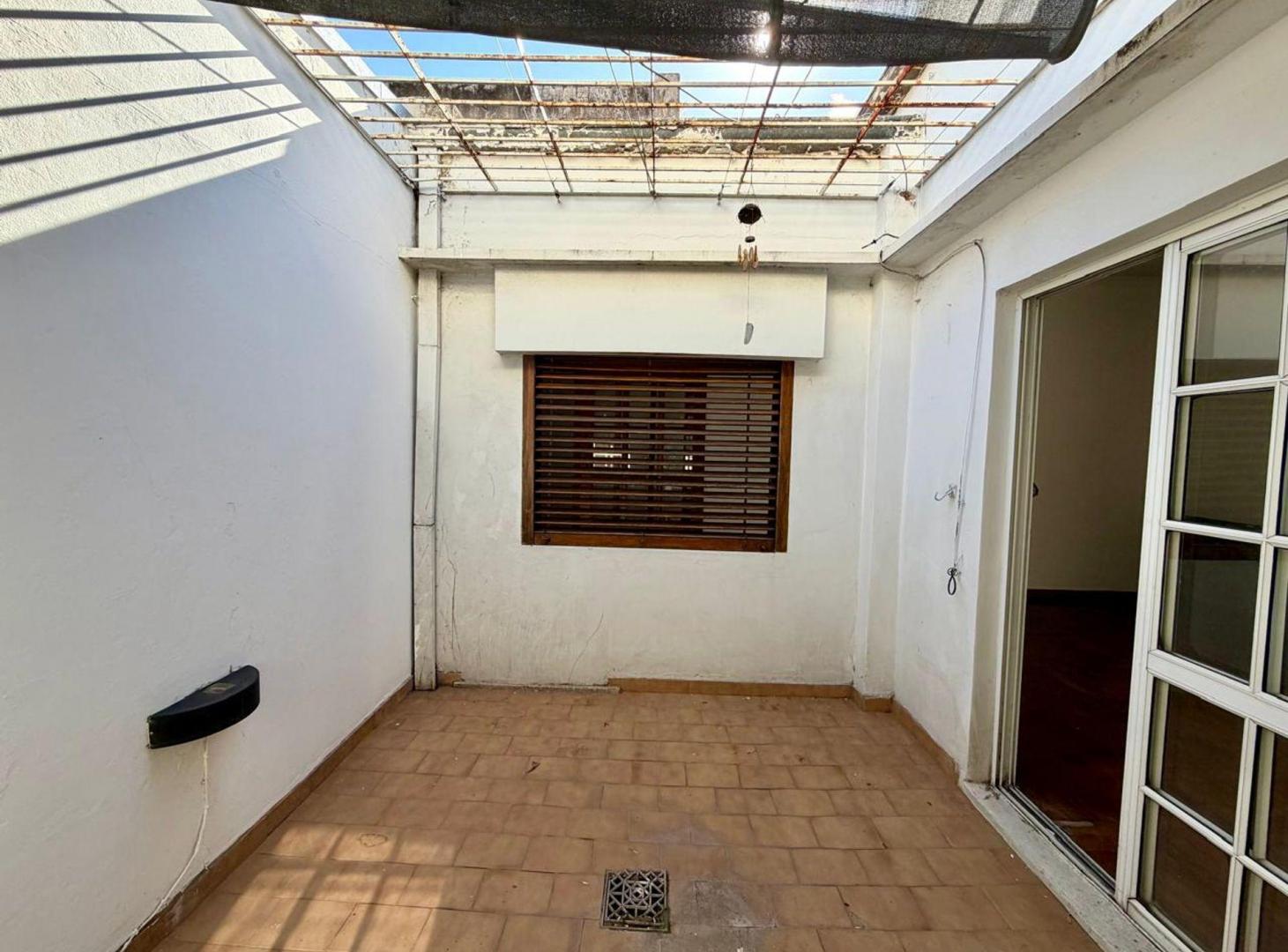 Foto de Venta ph dos dormitorios y patio La Plata, imagen 3