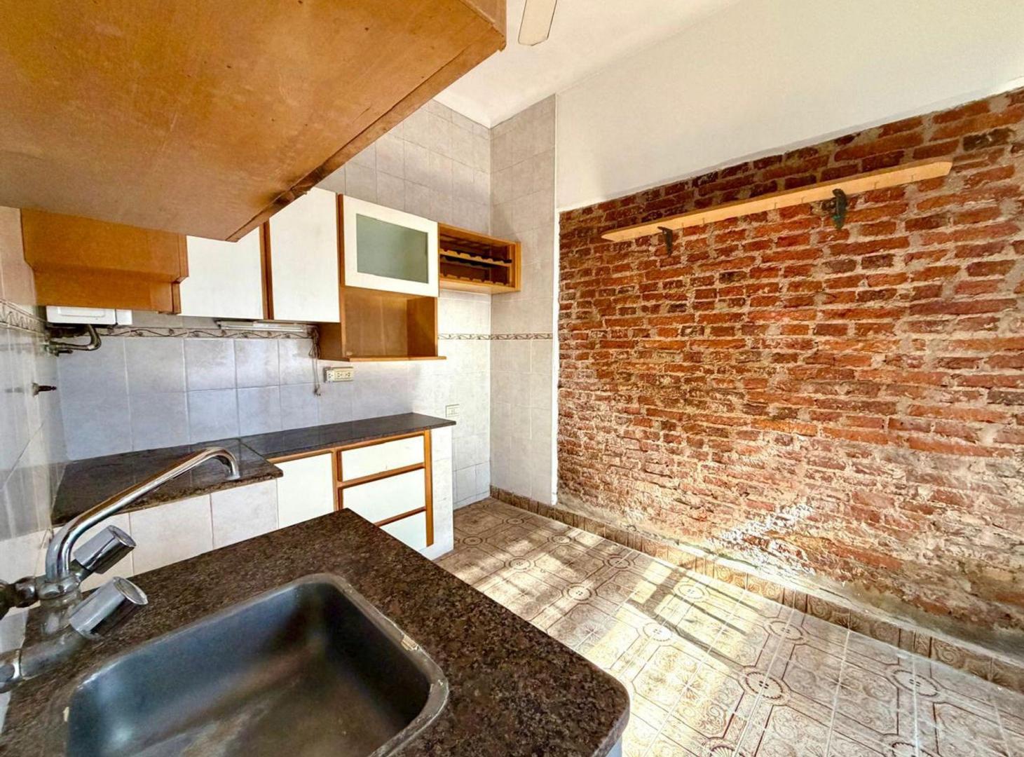 Foto de Venta ph dos dormitorios y patio La Plata, imagen 1