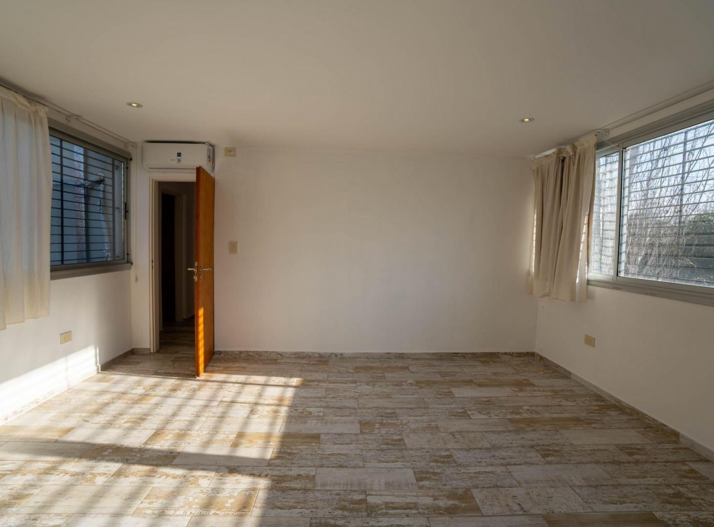 Foto de CASA DUPLEX EN VENTA EN GONNET LA PLATA, imagen 3