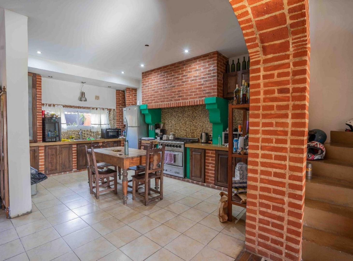 Foto de CASA EN VENTA DE 3 DORMITORIOS EN VILLA CASTELLS,, imagen 2