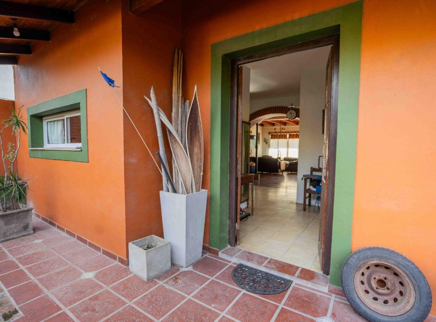 Foto de CASA EN VENTA DE 3 DORMITORIOS EN VILLA CASTELLS,, imagen 3