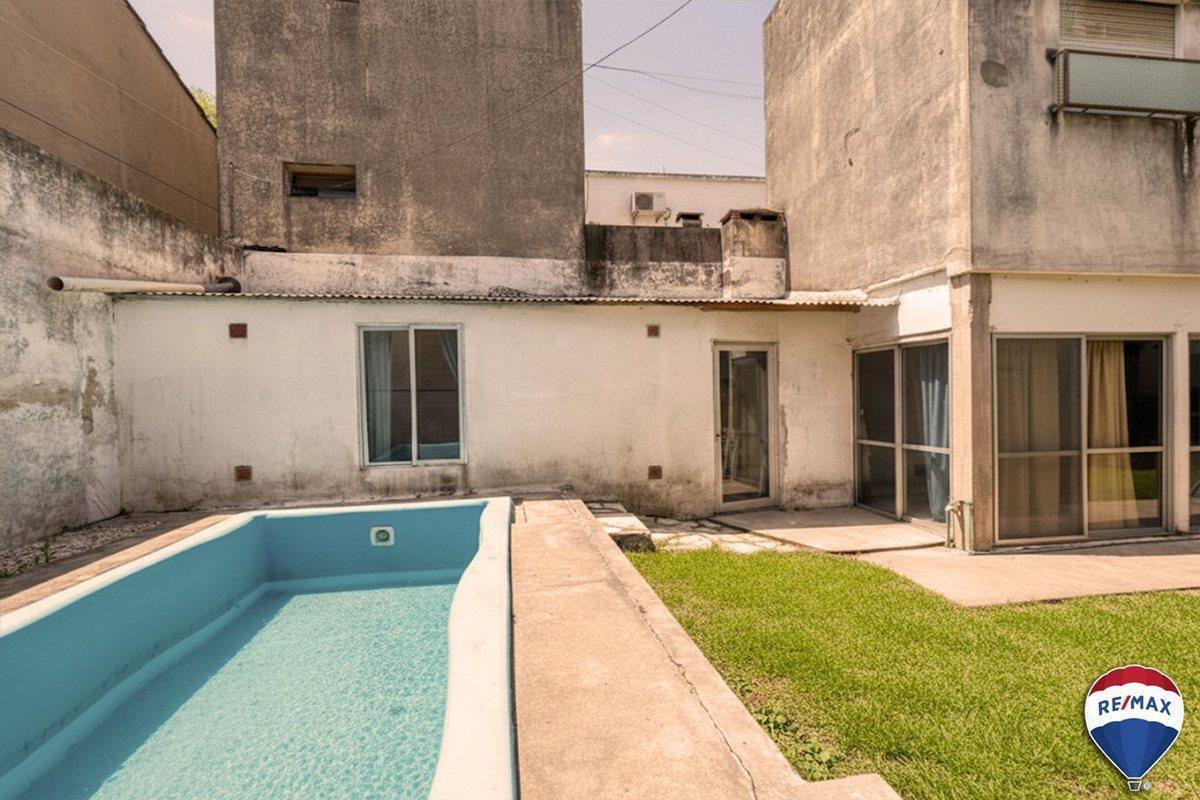 Foto de PH en VENTA 3 dorm., parque y pileta en La Plata, imagen 1