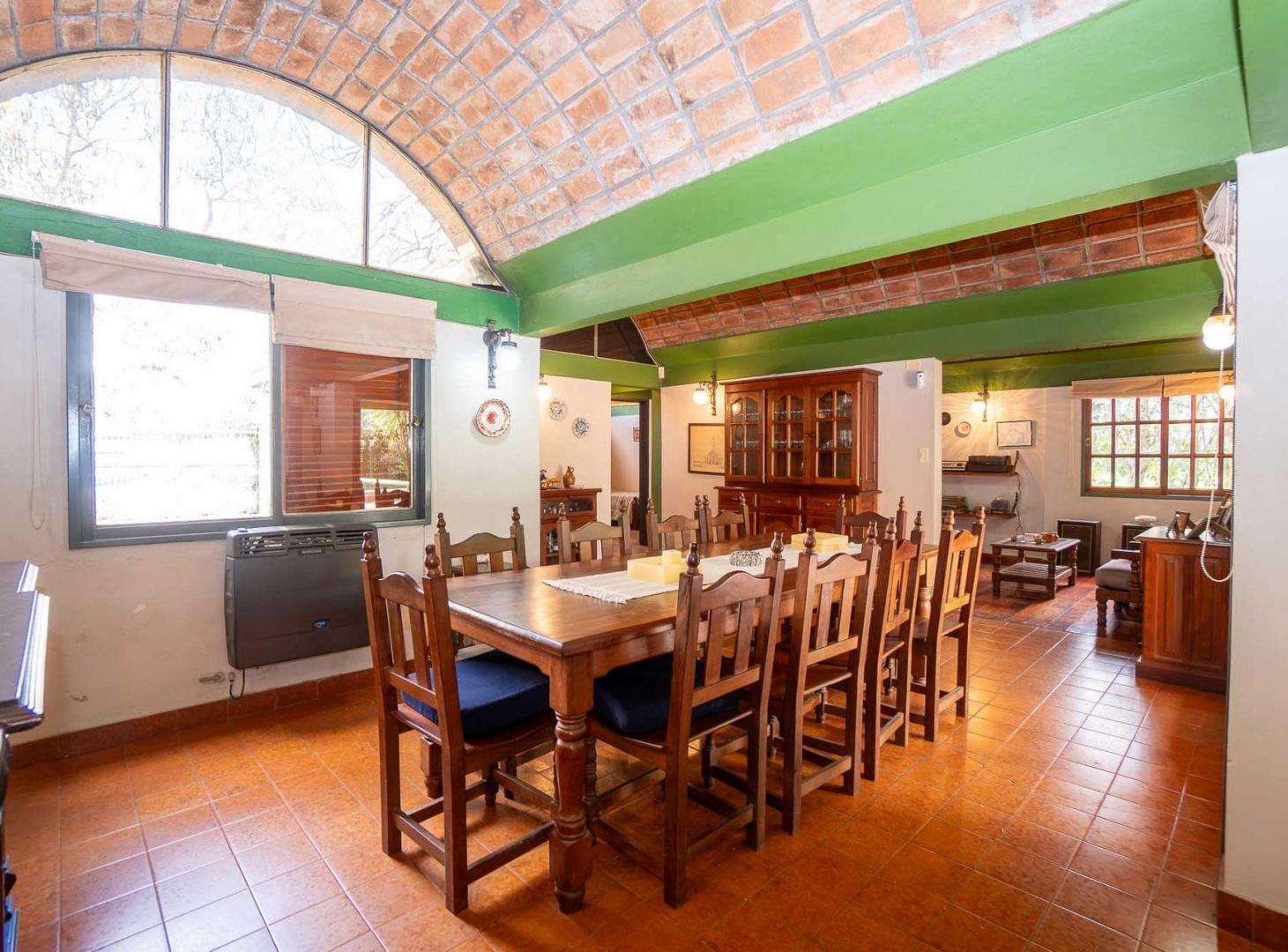 Foto de CASA EN VENTA EN CITY BELL PARQUE Y PILETA, imagen 1